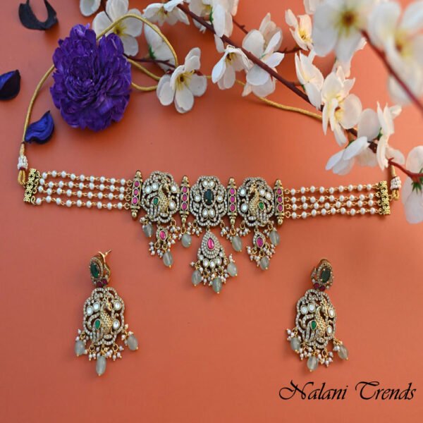 Celebrity inspired choker